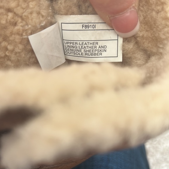 UGG Tan Ankle Boots with Cream Fleece - Picture 11 of 11